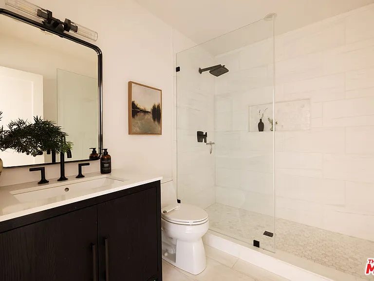 122 N Wilton Pl — Photo 19