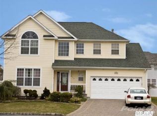 136 Raspberry Ct, Melville, NY 11747