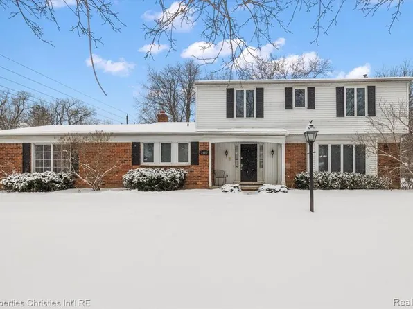 2482 Brenthaven Dr, Bloomfield Hills, MI 48304