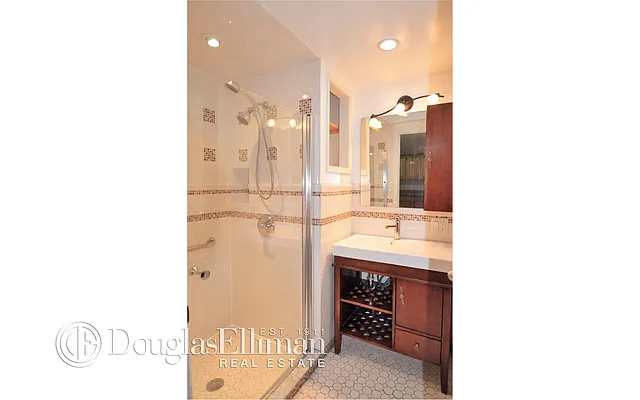 Rented by Douglas Elliman | media 15