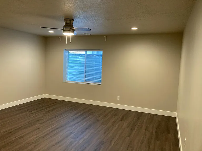 446 E Windy Garden Ln — Photo 8
