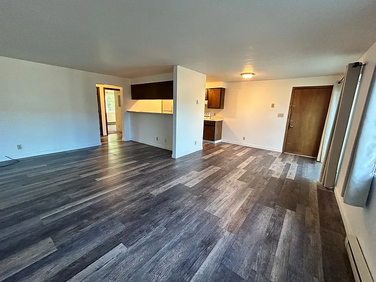 836 E Washington St — Photo 4