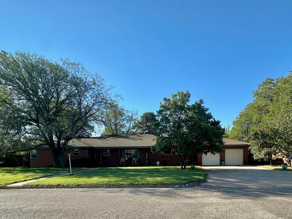 415 W 10th St, Hale Center, TX 79041
