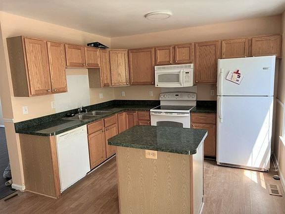 3rd image of 307 Clint Ln