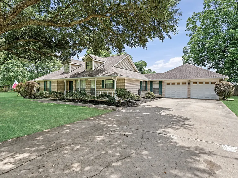 6970 Ellen Ln — Photo 2