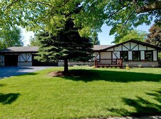 430 Ridge Dr, Dekalb, IL 60115