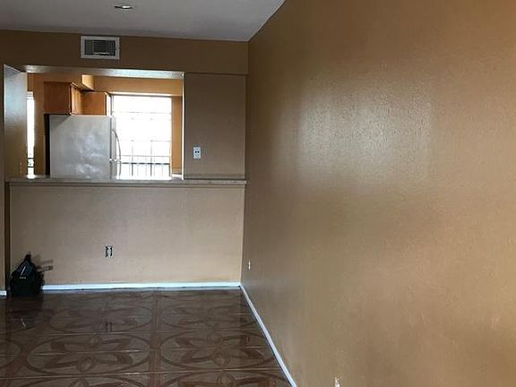 3rd image of 8637 Victorian Village Dr #8637