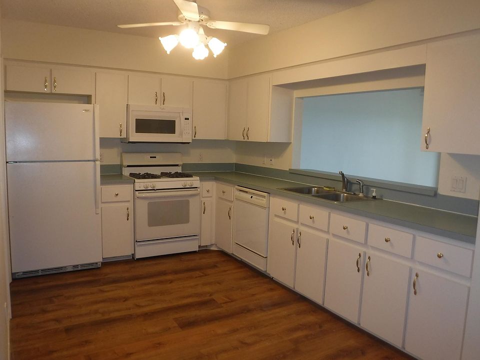 Kitchen room for small table