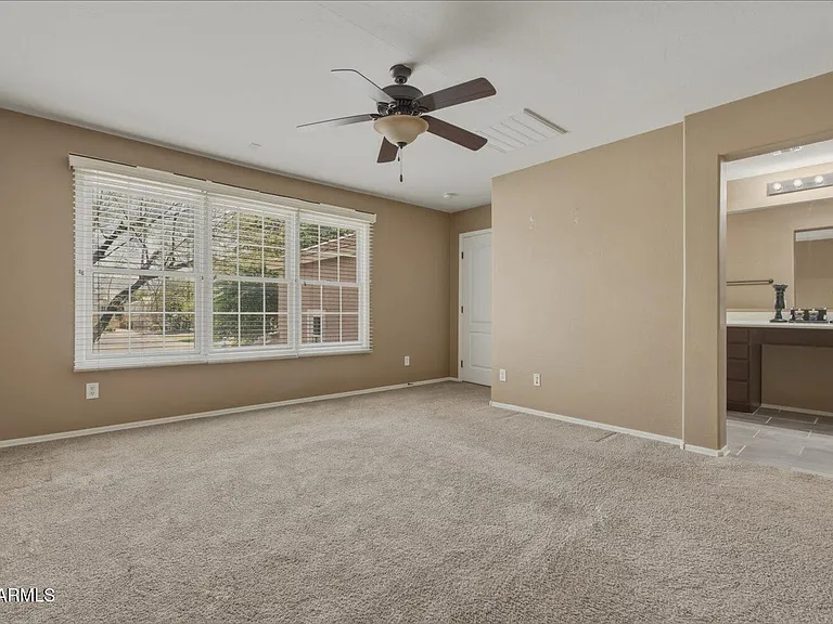 2246 E Fraktur Rd — Photo 16