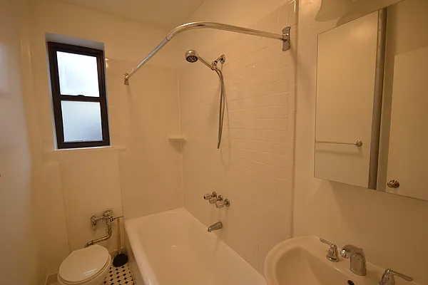 Rented by Silverstein Collection LLC  | media 6