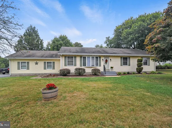 902 Artis Dr, Dover, DE 19904