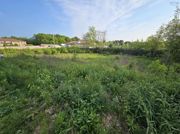 79 North St, Bridgewater, NS B4V 2V7