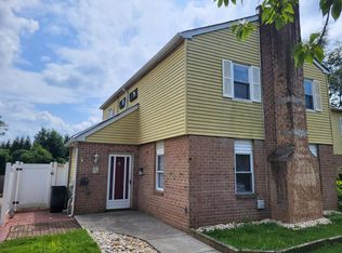 24 Hollybrooke Dr, Langhorne, PA 19047