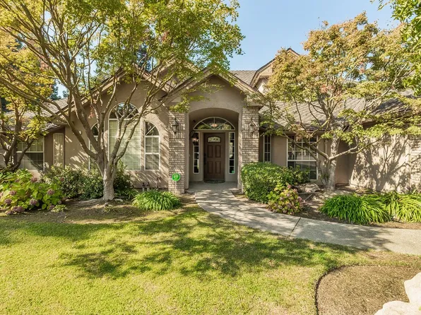 842 E Country View Cir, Fresno, CA 93730