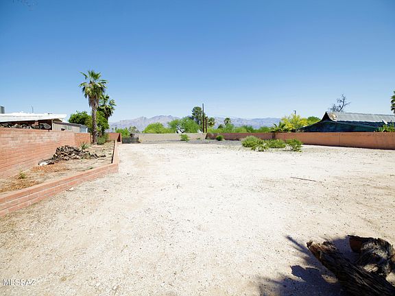 2nd image of 3663 E 5th St #1
