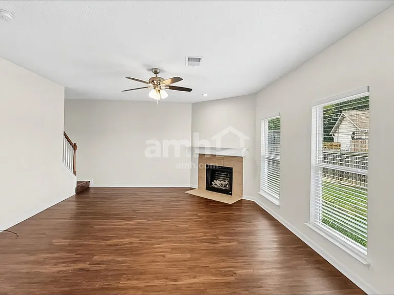 305 Schoolhouse Ct — Photo 8