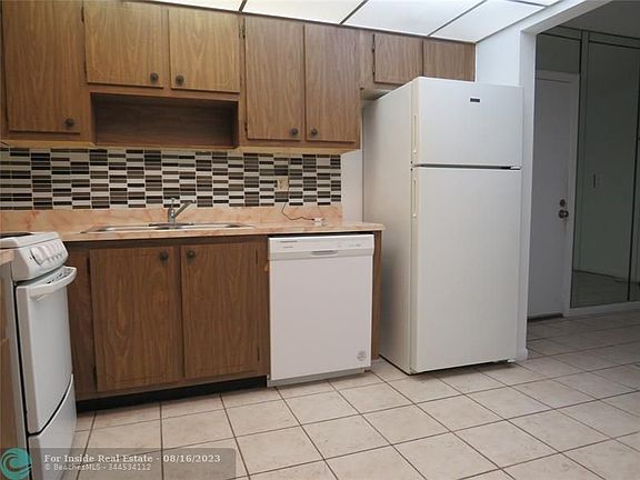 4th image of 495 SE 8th St APT 148