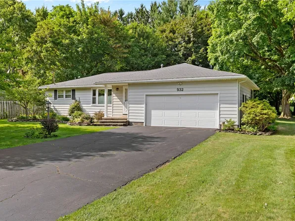 932 Embury Rd, Penfield, NY 14526