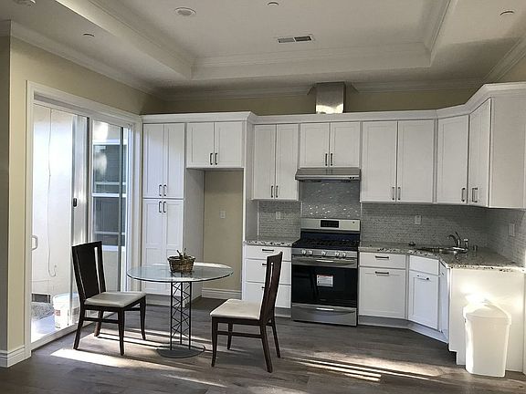 4th image of 1335 Miller Ave #2