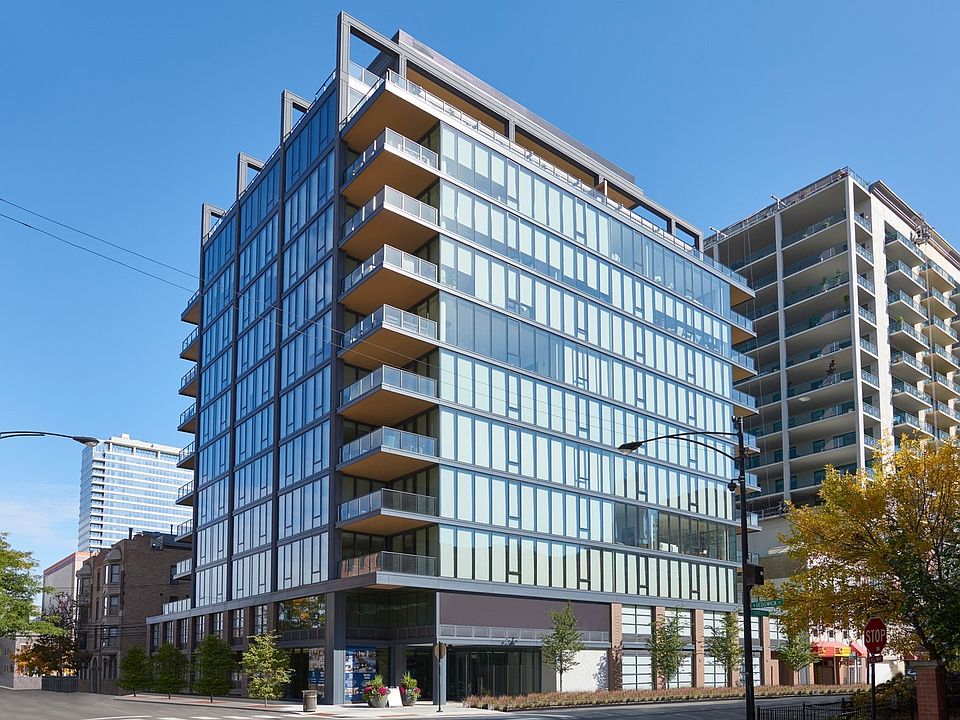 1st image of 366 W Superior St #404