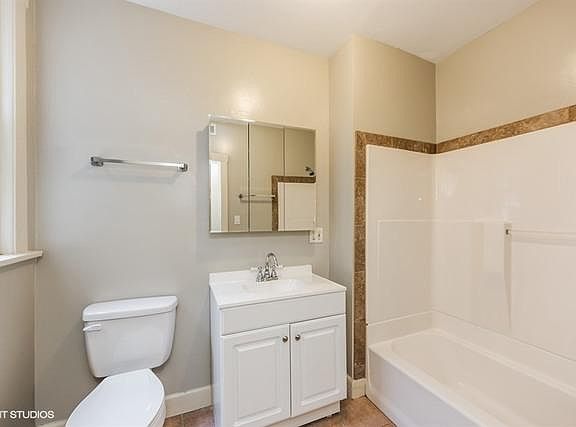 5th image of 4244 W Wrightwood Ave #2W