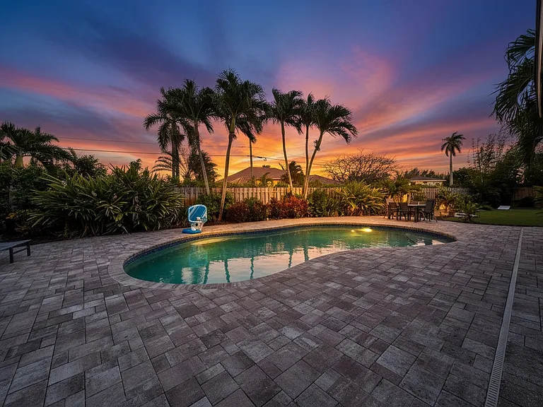 7424 Venetian Way — Photo 44