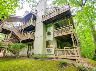 544 Meredith Ln, Cuyahoga Falls, OH