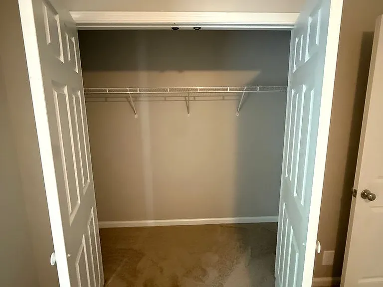 909 Greenland Dr — Photo 17