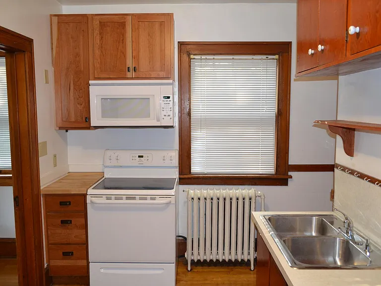 1458 Fairmount Ave — Photo 6