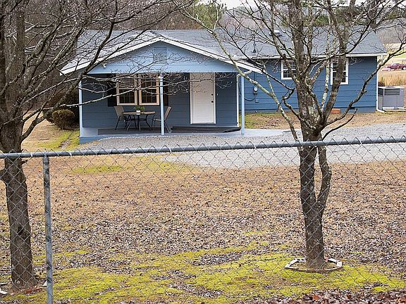 3rd image of 119 Daniel Ln