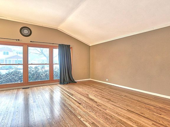 4th image of 7510 Kildare Ave