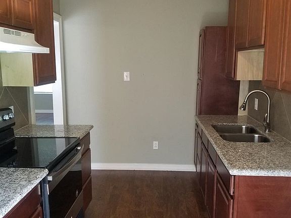 4th image of 2305 Gladys Ave