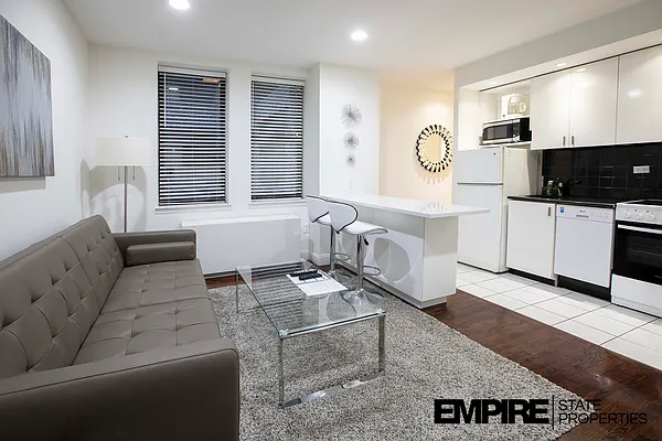 Living room, photo 2