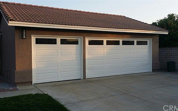 2nd image of 2908 Greenbriar Dr