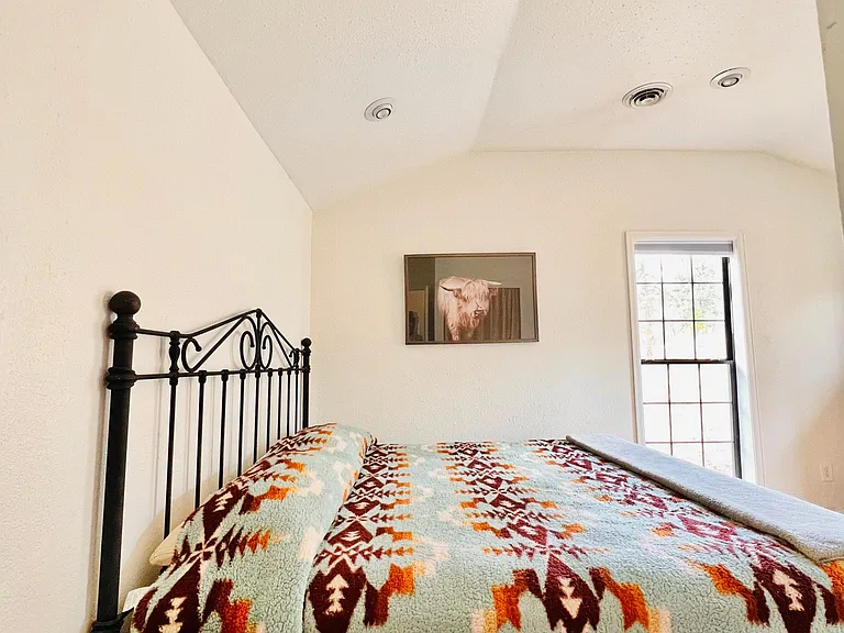 379 Houston St — Photo 15