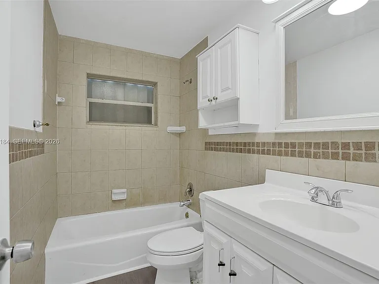 2804 SW 16th St — Photo 14