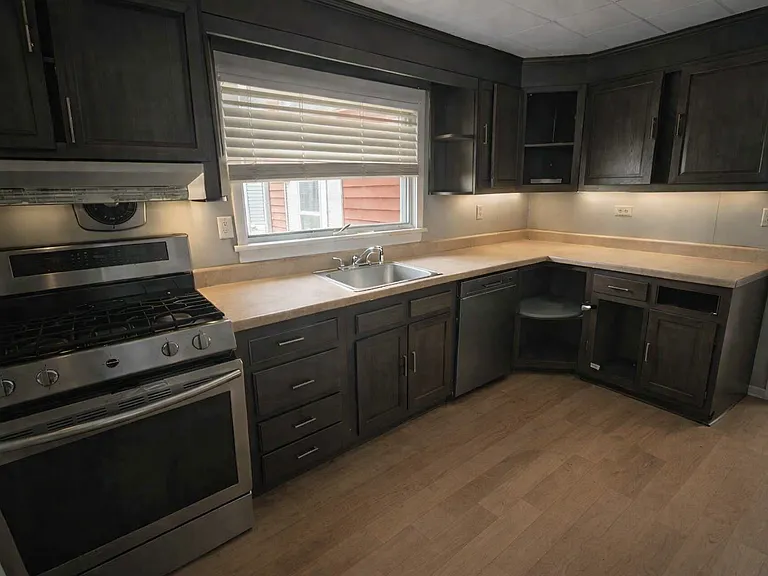 12 Brooks Ave — Photo 3