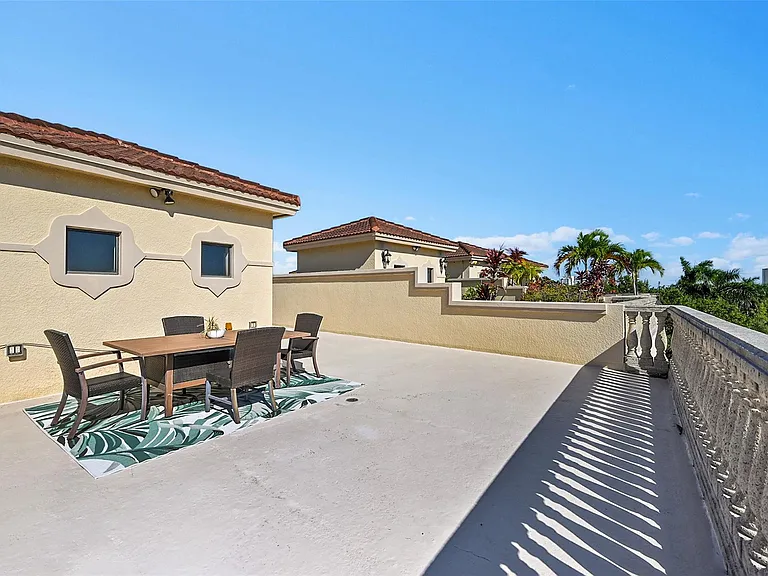 2254 SE 7th St — Photo 47