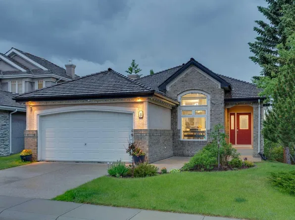 5 Royal Crest Ter NW, Calgary, AB T3G 4M3