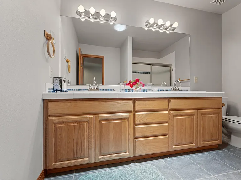 1920 Parkview Dr NE — Photo 25