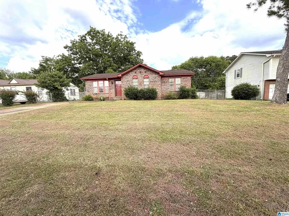 1312 Longbrook Dr, Bessemer, AL 35020