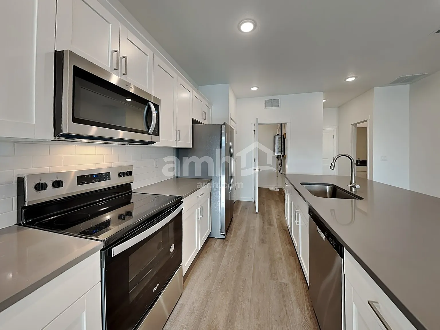 3 bed, 2.5 bath, 1730 sqft, $2,705 — Photo 3
