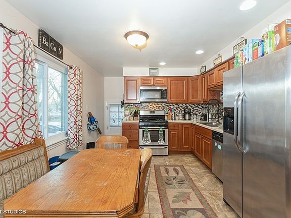 3rd image of 835 W Terrace Dr