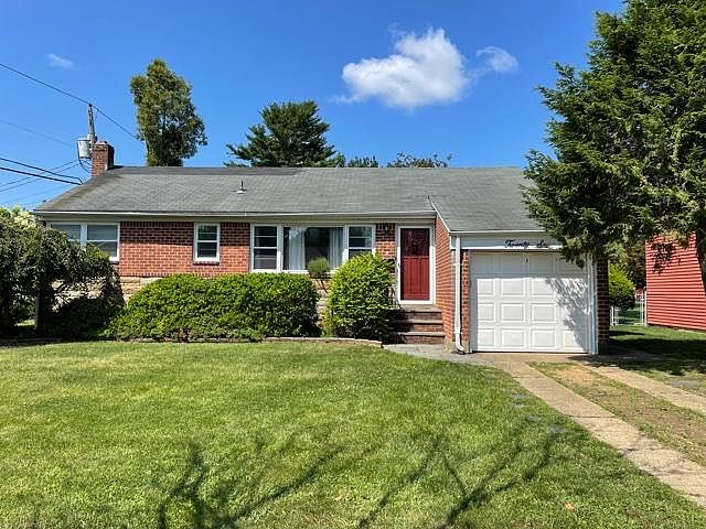 1st image of 26 Clarissa Dr
