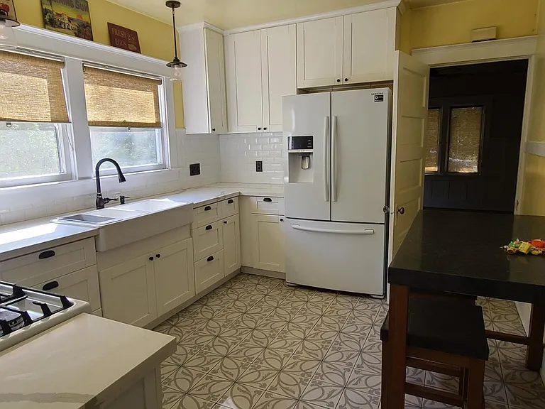 135 E Jefferson Ave — Photo 6
