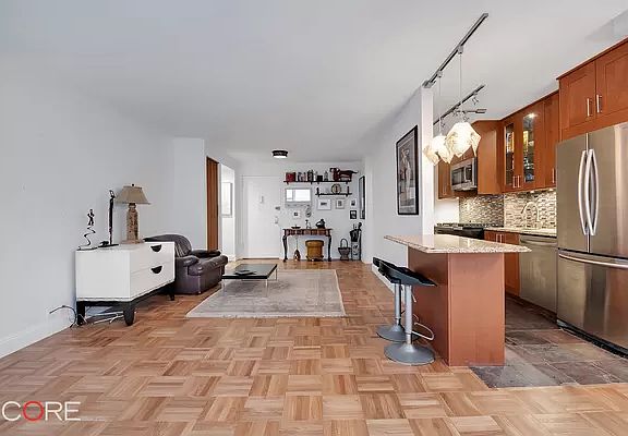 4th image of 201 E 36th St #6FG