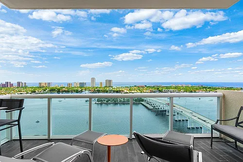 2640 Lake Shore Dr Photo 1