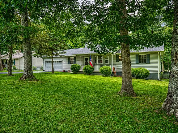 2nd image of 1800 Spruce Loop