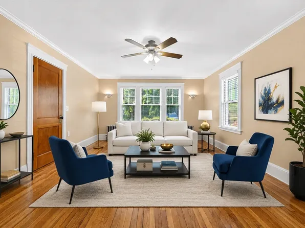 18 Linden Pl #1, Brookline, MA 02445