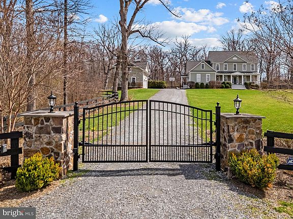 2nd image of 18940 Airmont Rd